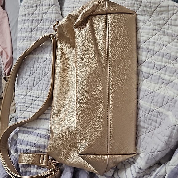 FREE NWOT 14×9.5 NWOT Gold sachel shoulderbag - Picture 3 of 9
